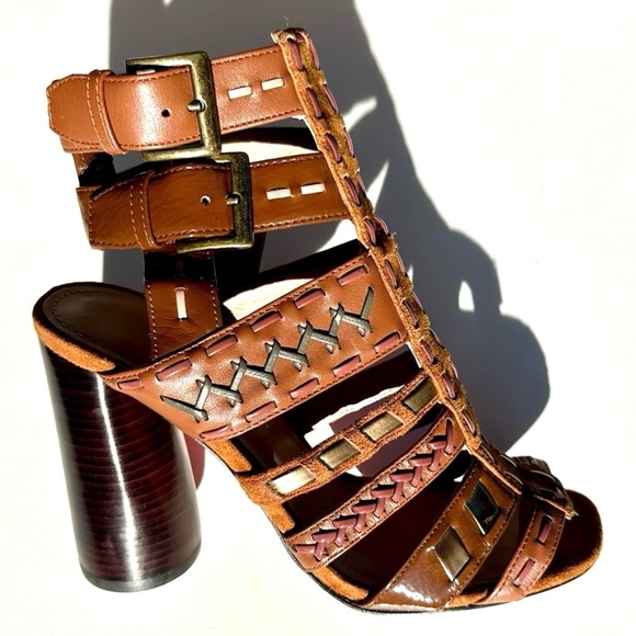 Donald J. Pliner Shoes - Like New Donald Pliner Brown Tan Gold Strappy Women’s Heels Round Block Heel 5.5